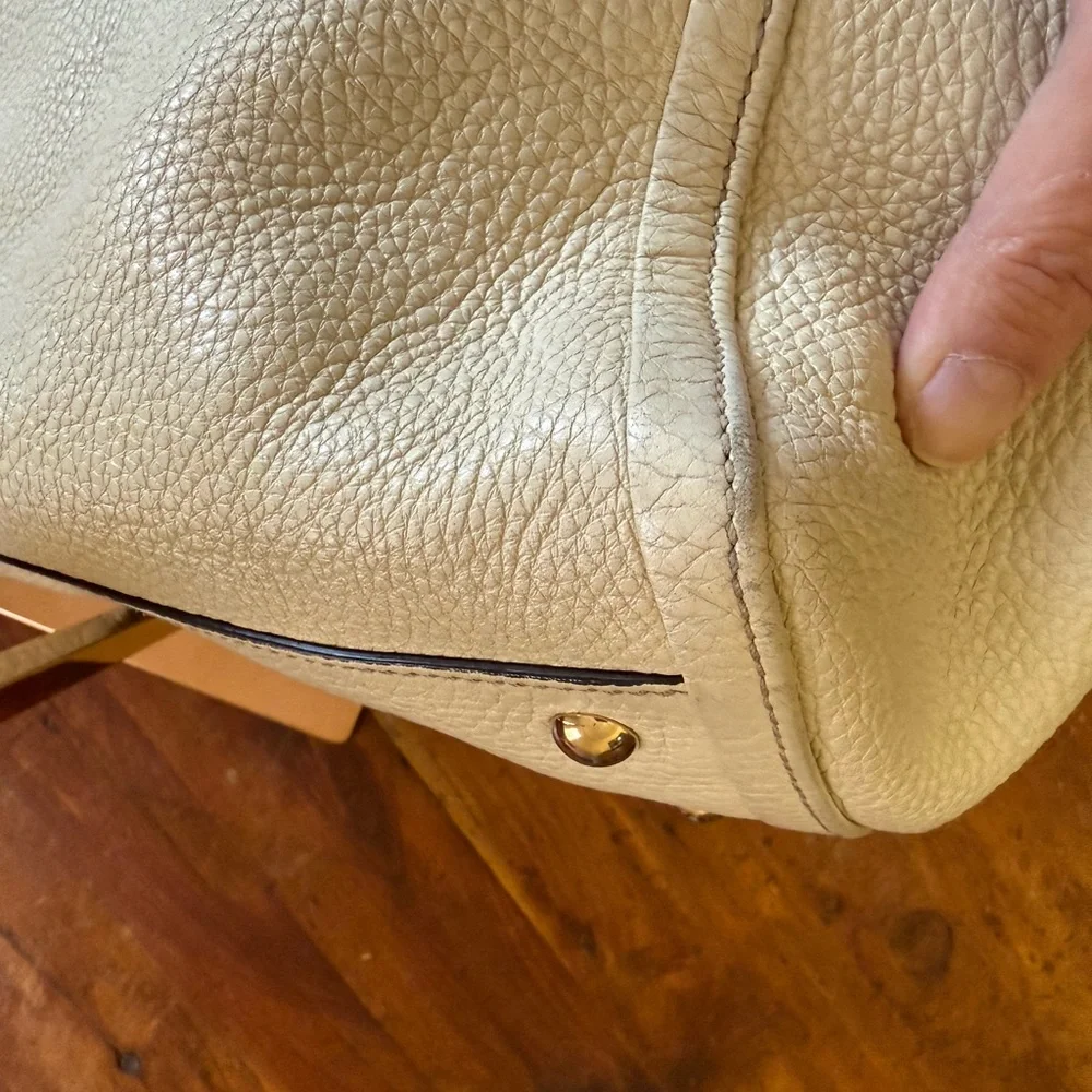 Gucci SoHo Crème Shoulder Bag in EUC - Picture 12 of 15